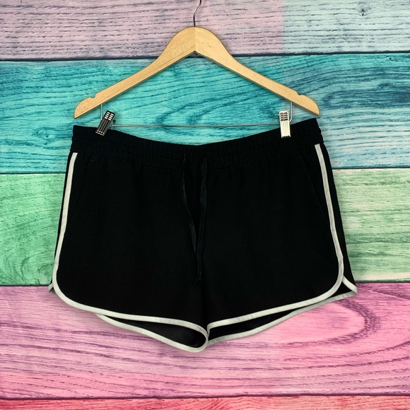 🖤BANANA REPUBLIC black and white sporty classy shorts - Picture 2 of 10